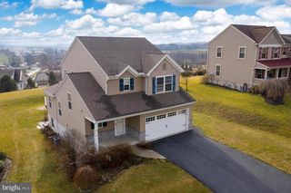 9 CIRCLE ROCK DR, Ephrata, PA 17522