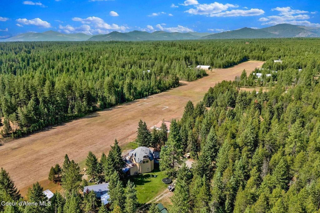 590 Skyhawk Dr, Spirit Lake, ID 83869
