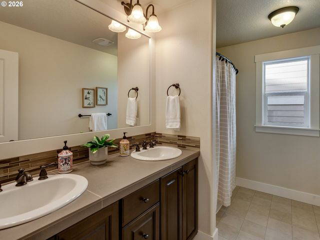 20381 Sw NAVARRE Ln, Beaverton, OR 97007