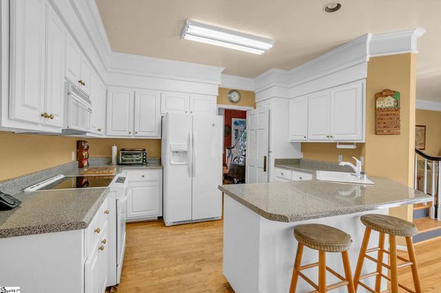 211 W Hypericum Lane, Greenville, SC 29615