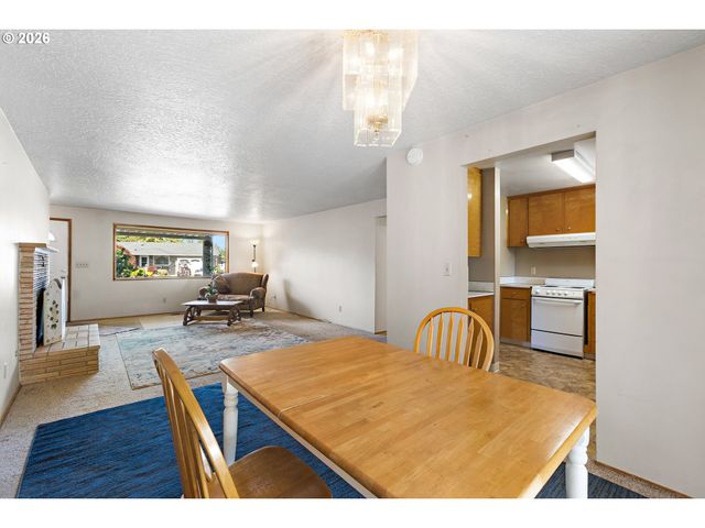 1740 VANDERBECK Ln, Woodburn, OR 97071