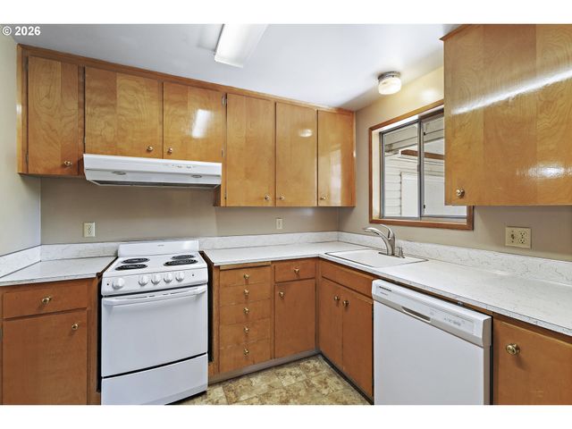 1740 VANDERBECK Ln, Woodburn, OR 97071