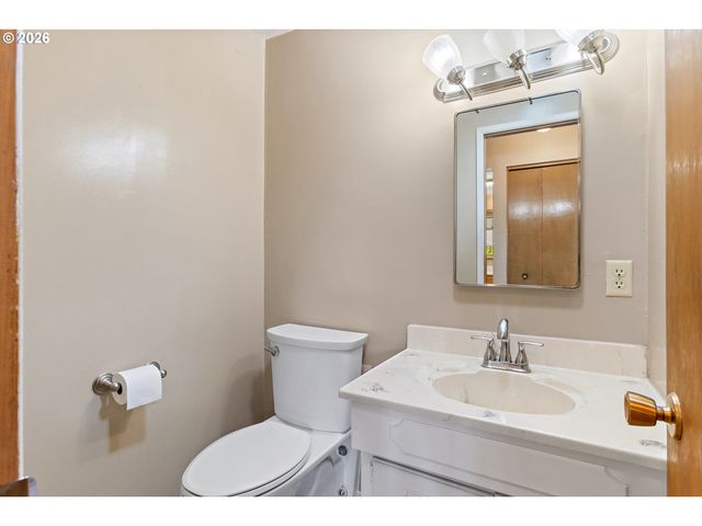 1740 VANDERBECK Ln, Woodburn, OR 97071