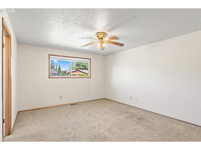 1740 VANDERBECK Ln, Woodburn, OR 97071