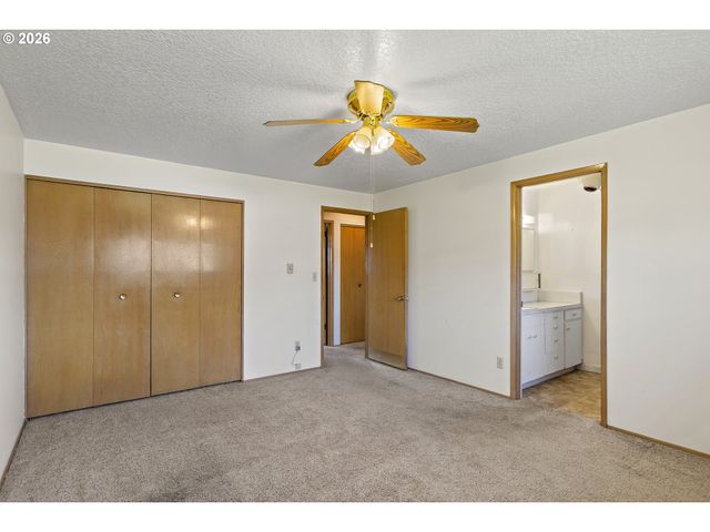 1740 VANDERBECK Ln, Woodburn, OR 97071