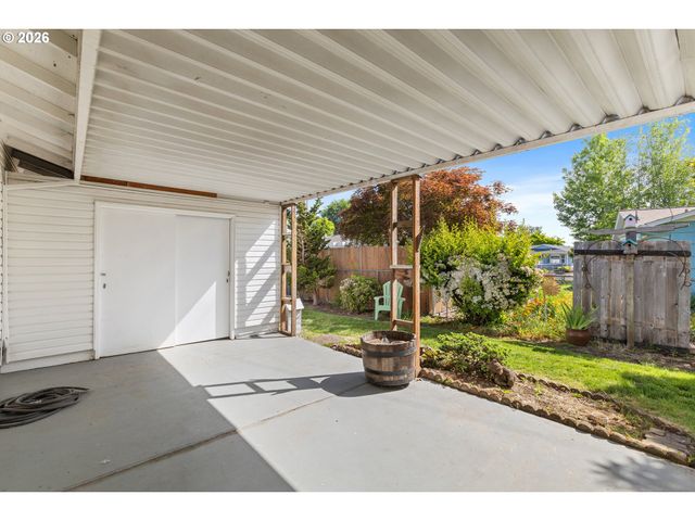 1740 VANDERBECK Ln, Woodburn, OR 97071
