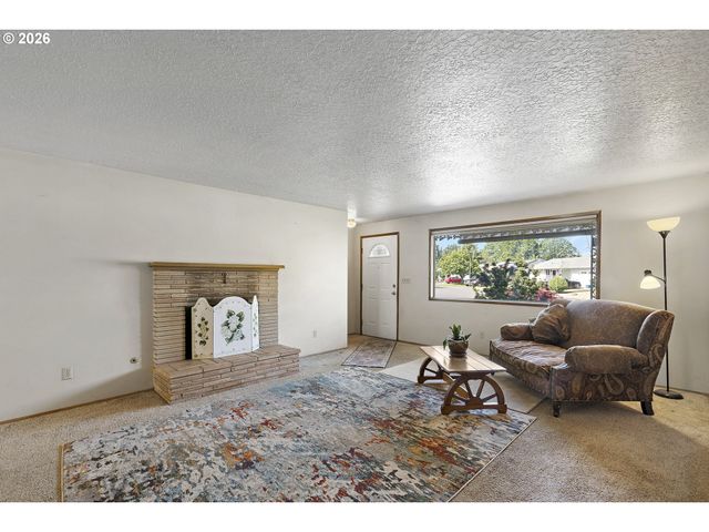 1740 VANDERBECK Ln, Woodburn, OR 97071