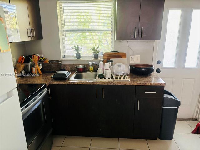355 NW 32nd Street, Oakland Park, FL 33309