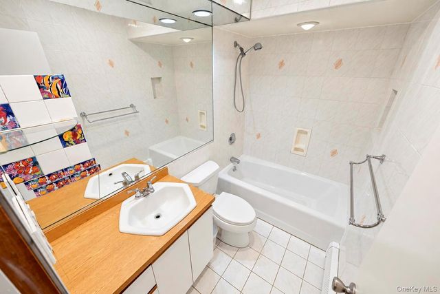 2176 6th Street, East Meadow, NY 11554