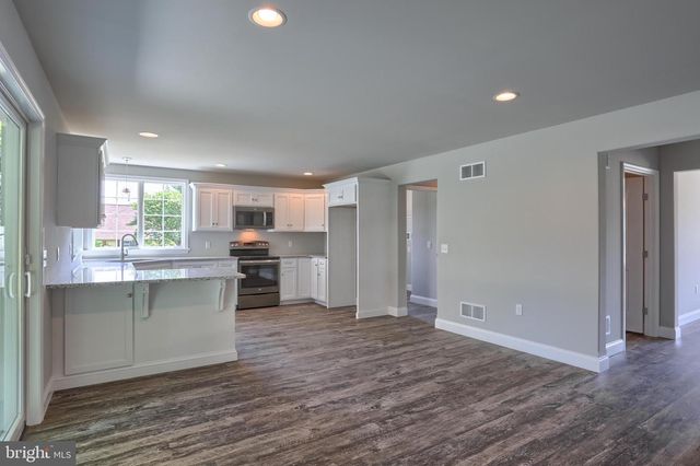 010 ROLLING MEADOW RD, Lebanon, PA 17046