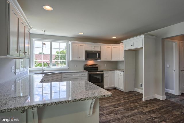 010 ROLLING MEADOW RD, Lebanon, PA 17046