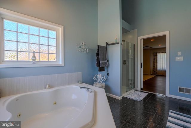 24 ORSAF LN, Bayville, NJ 08721