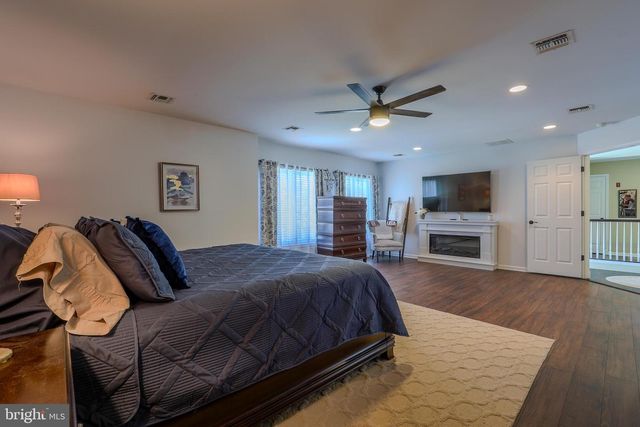 24 ORSAF LN, Bayville, NJ 08721