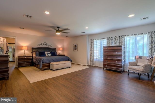 24 ORSAF LN, Bayville, NJ 08721