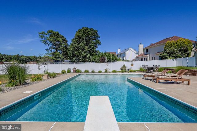 24 ORSAF LN, Bayville, NJ 08721