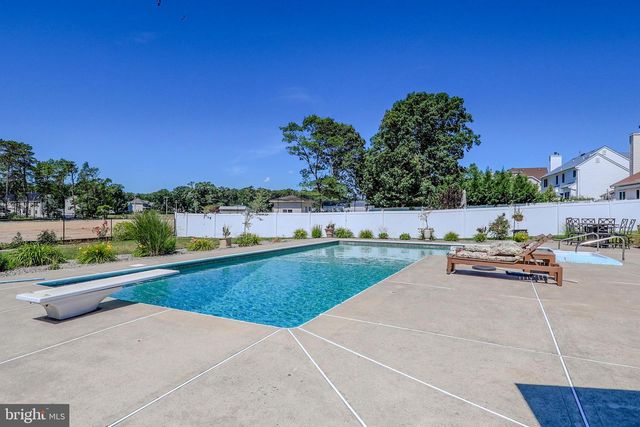 24 ORSAF LN, Bayville, NJ 08721
