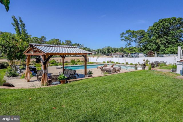 24 ORSAF LN, Bayville, NJ 08721