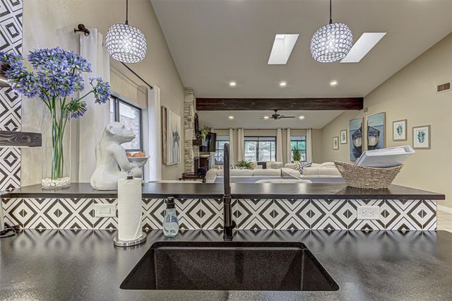 103 Oasis ST A, Horseshoe Bay, TX 78657