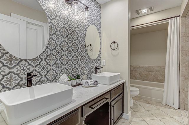 103 Oasis ST A, Horseshoe Bay, TX 78657