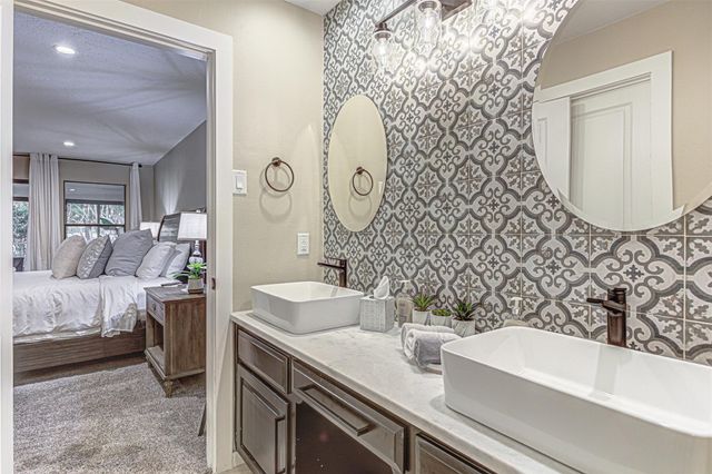 103 Oasis ST A, Horseshoe Bay, TX 78657