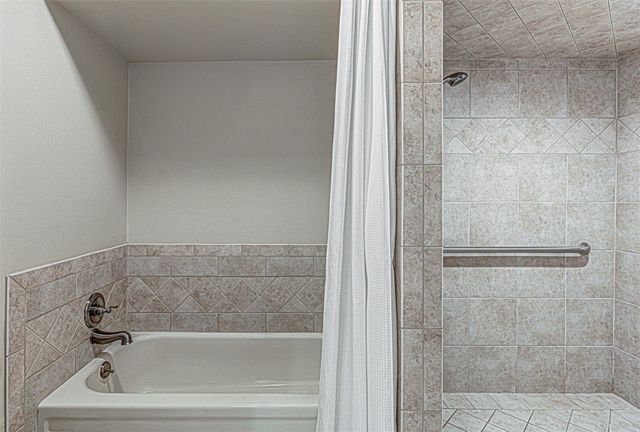 103 Oasis ST A, Horseshoe Bay, TX 78657