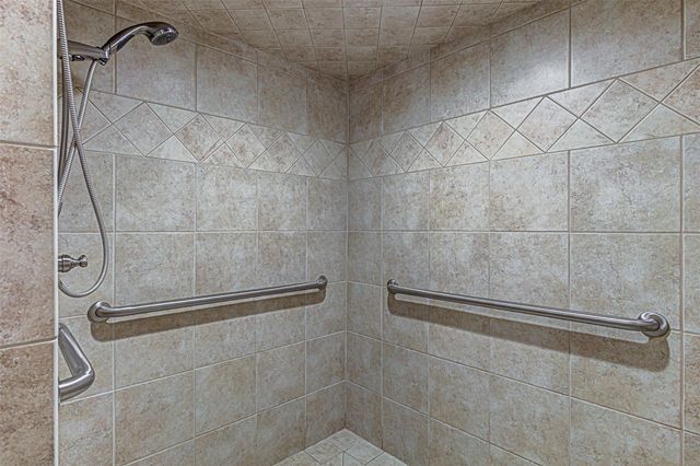 103 Oasis ST A, Horseshoe Bay, TX 78657