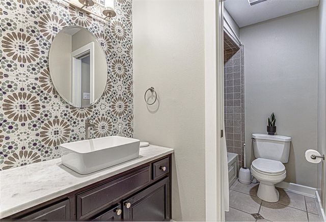 103 Oasis ST A, Horseshoe Bay, TX 78657