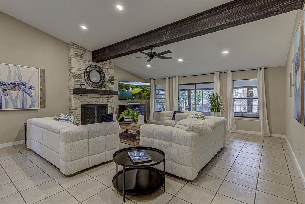 103 Oasis ST A, Horseshoe Bay, TX 78657