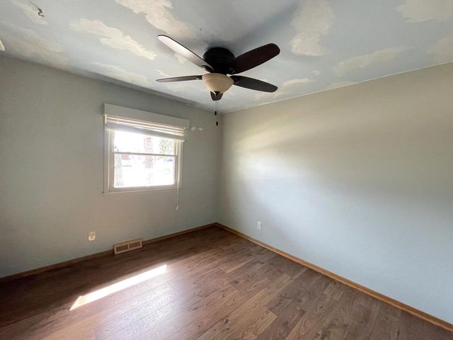 6490 Crane DRIVE, Oak Creek, WI 53154