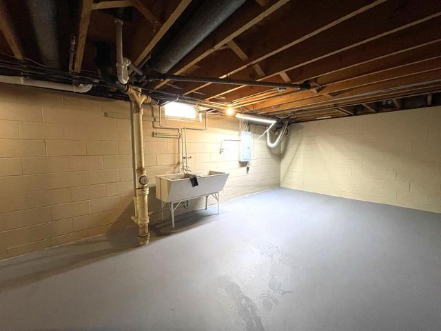 6490 Crane DRIVE, Oak Creek, WI 53154