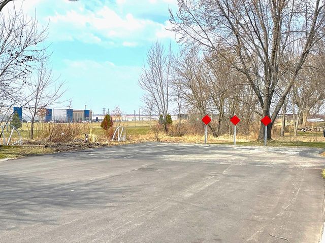 6490 Crane DRIVE, Oak Creek, WI 53154