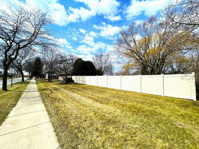 6490 Crane DRIVE, Oak Creek, WI 53154