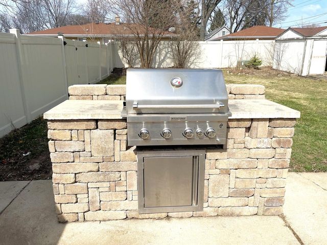 6490 Crane DRIVE, Oak Creek, WI 53154