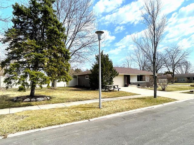 6490 Crane DRIVE, Oak Creek, WI 53154