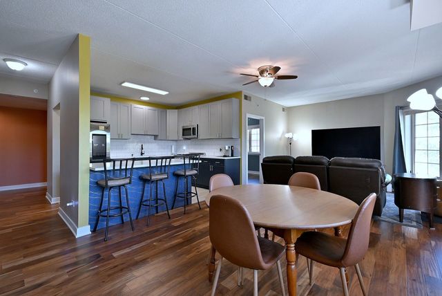 9670 FRANKLIN Avenue 213, Franklin Park, IL 60131