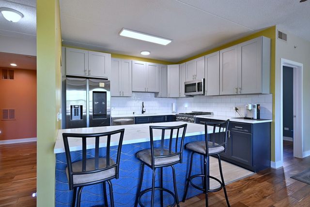 9670 FRANKLIN Avenue 213, Franklin Park, IL 60131