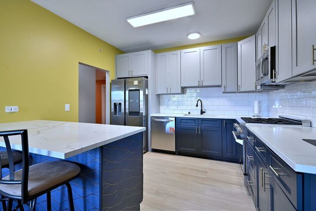 9670 FRANKLIN Avenue 213, Franklin Park, IL 60131