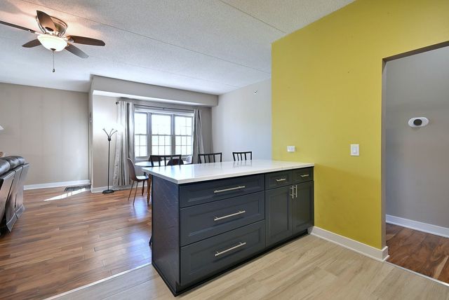 9670 FRANKLIN Avenue 213, Franklin Park, IL 60131