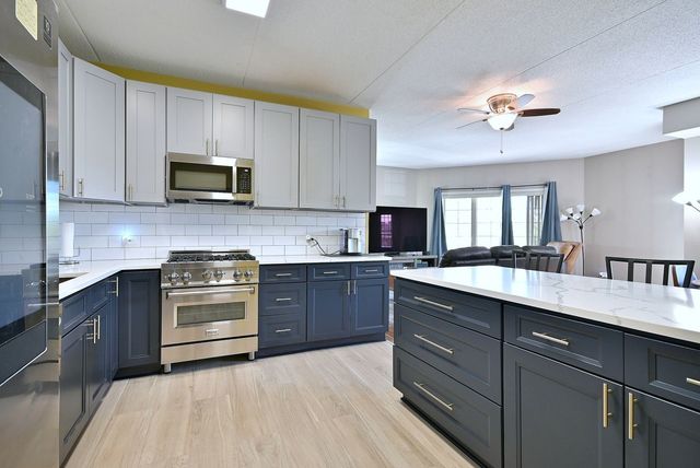 9670 FRANKLIN Avenue 213, Franklin Park, IL 60131
