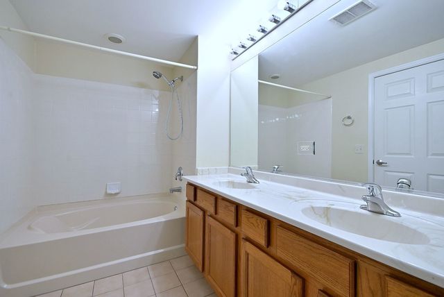 9670 FRANKLIN Avenue 213, Franklin Park, IL 60131