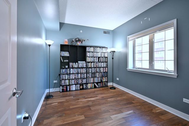 9670 FRANKLIN Avenue 213, Franklin Park, IL 60131