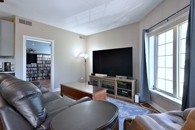 9670 FRANKLIN Avenue 213, Franklin Park, IL 60131