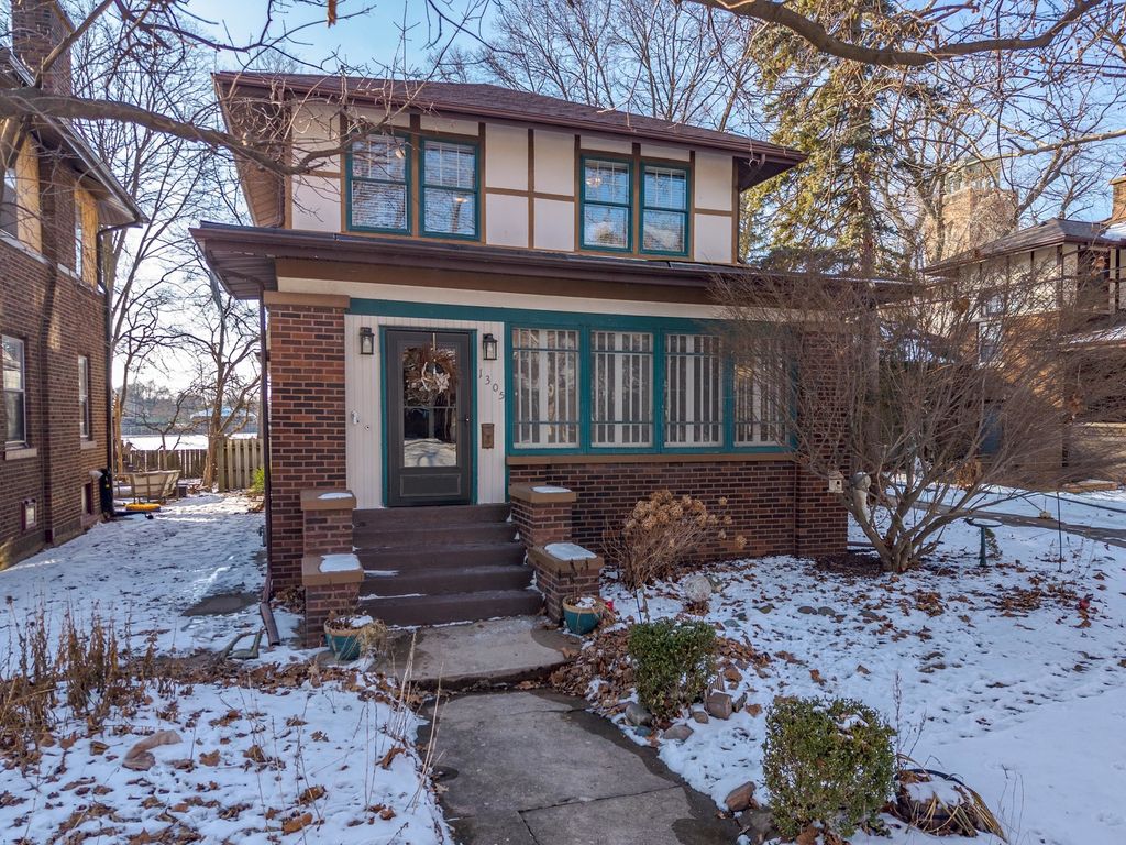 1305 S Fell Avenue, Normal, IL 61761