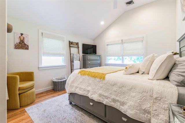 9 Middle Cross, Shoreham, NY 11786