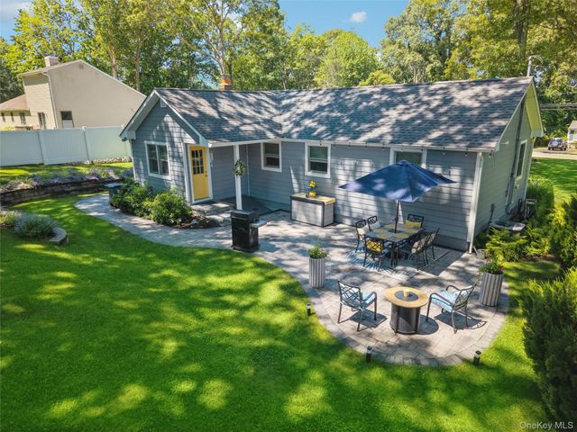 9 Middle Cross, Shoreham, NY 11786