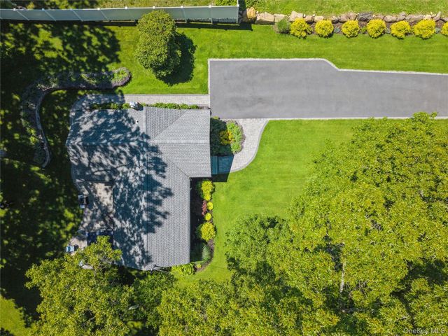 9 Middle Cross, Shoreham, NY 11786