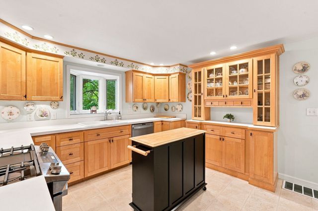 71 Mt Holyoke Drive, Amherst, MA 01002