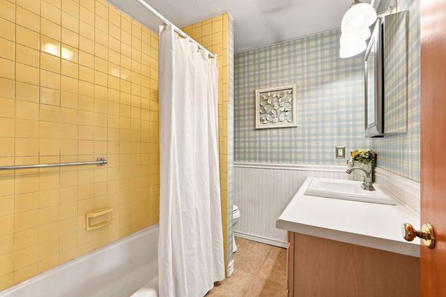 71 Mt Holyoke Drive, Amherst, MA 01002