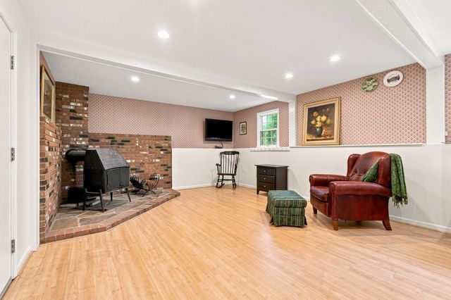 71 Mt Holyoke Drive, Amherst, MA 01002