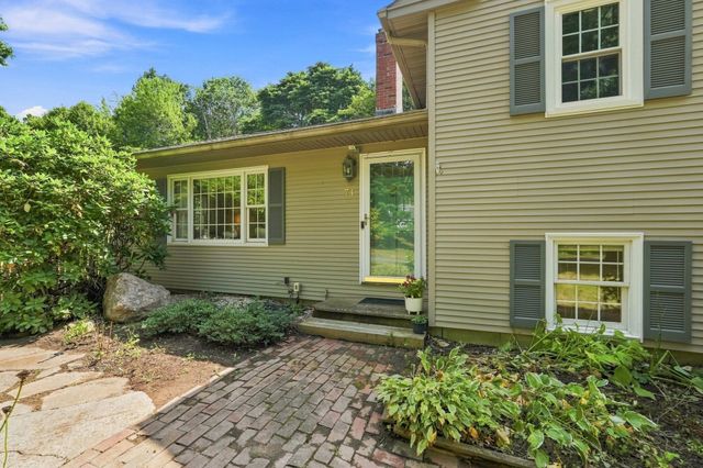 71 Mt Holyoke Drive, Amherst, MA 01002